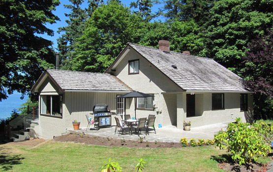 Tunnel Hill Cottage Vacation Rental - Oceanfront Estate, Qualicum Beach